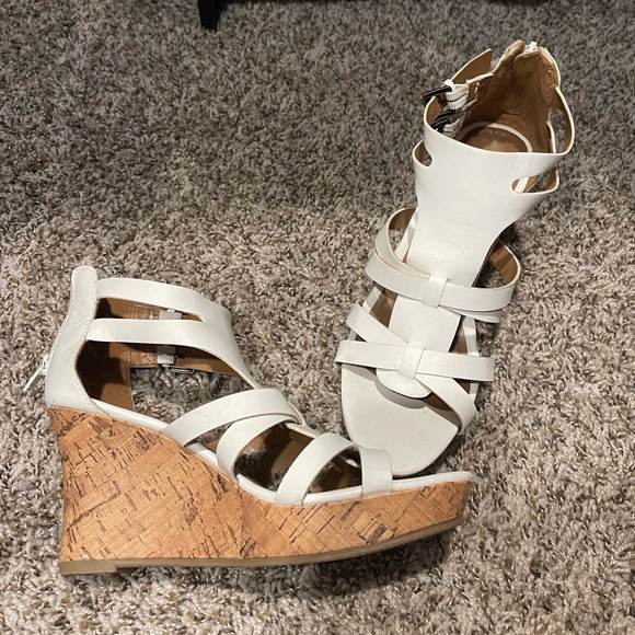 White wedges size 8 1/2 New Approach - Picture 1 of 2